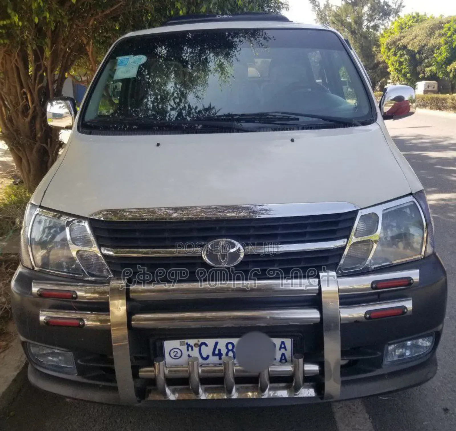 Toyota HiAce 2011 White