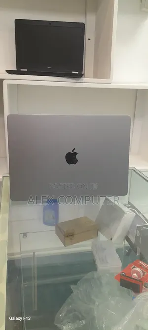 New Laptop Apple MacBook Air 2024 M3 15-Inch 8GB Apple M3 SSD 256GB