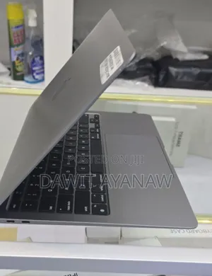 New Laptop Apple MacBook Air 2020 8GB Apple M1 SSD 256GB