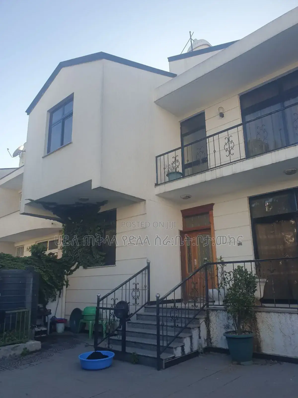 Furnished 6bdrm House in Ayat Area Inside, Yeka for sale