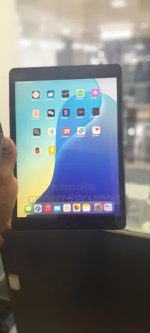 Photo - New Apple iPad 10.2 (2019) 128 GB