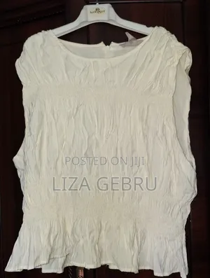 Photo - Slightly Used Like New Top. Size L,Xl