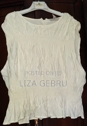 Slightly Used Like New Top. Size L,Xl