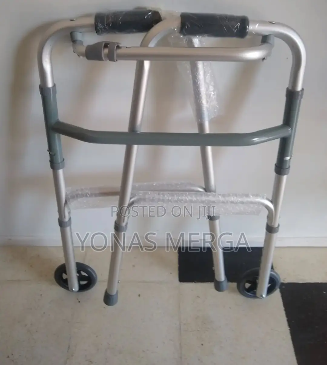 Walker(Adult)W/Wheels Side Folds Independent To Allow Easy