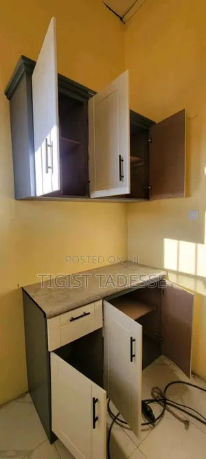 ኪችን ካቢኔት ለቤትዎ ከላይ እና ከታች