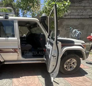 Toyota Land Cruiser 2019 White