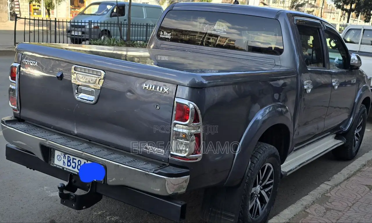 Toyota Hilux 2014 Gray