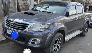 Photo - Toyota Hilux 2014 Gray