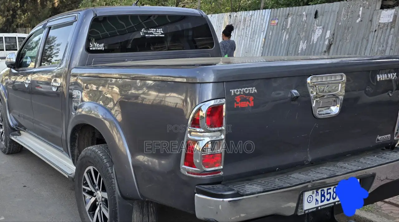 Toyota Hilux 2014 Gray