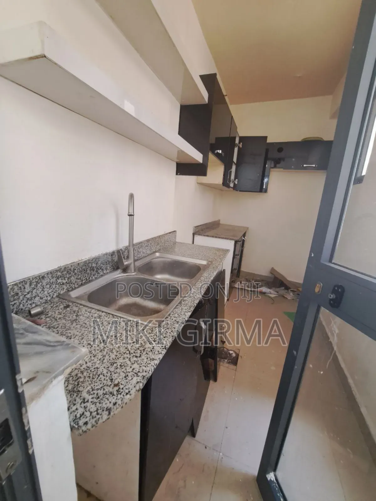 3bdrm Apartment in ፊጋ/Figa, Bole for sale