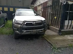 Photo - New Toyota Hilux 2024 Green