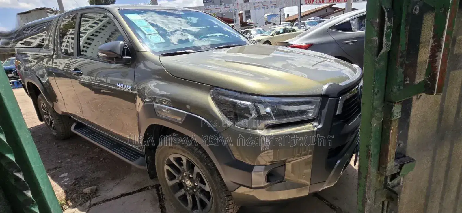 Toyota Hilux 2023 Beige