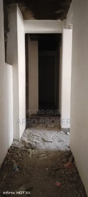8bdrm House in Lebu Medanialem, Nifas Silk-Lafto for sale