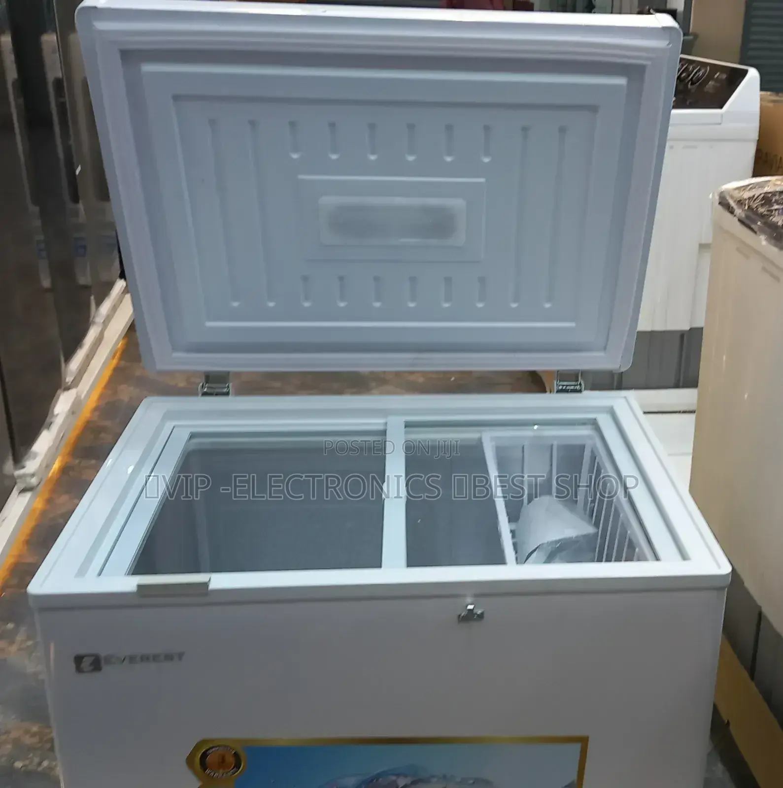 Everest Chest Freeze 230 Deep