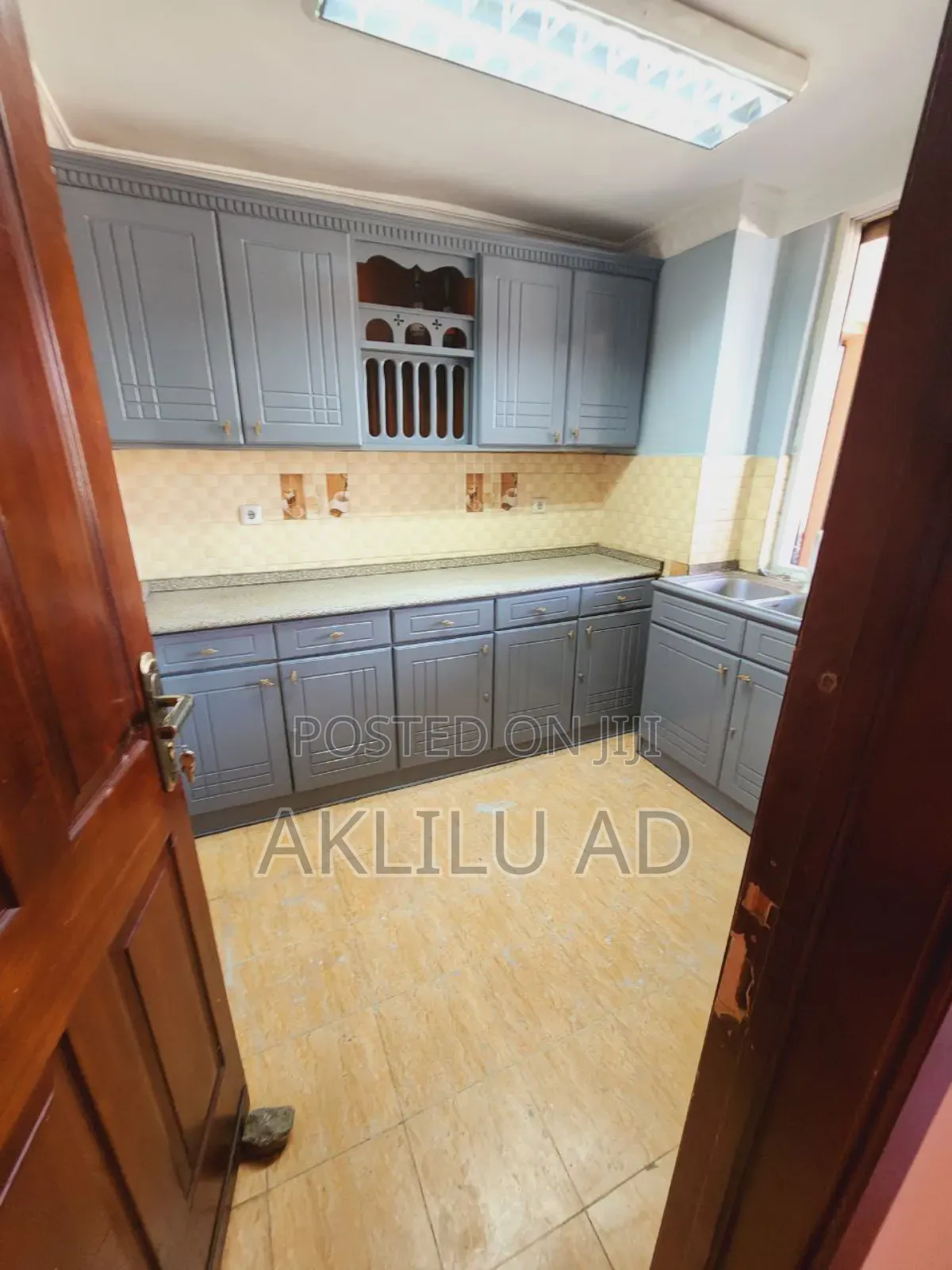 Furnished 3bdrm Condo in 4 ኪሎ, Bole for sale