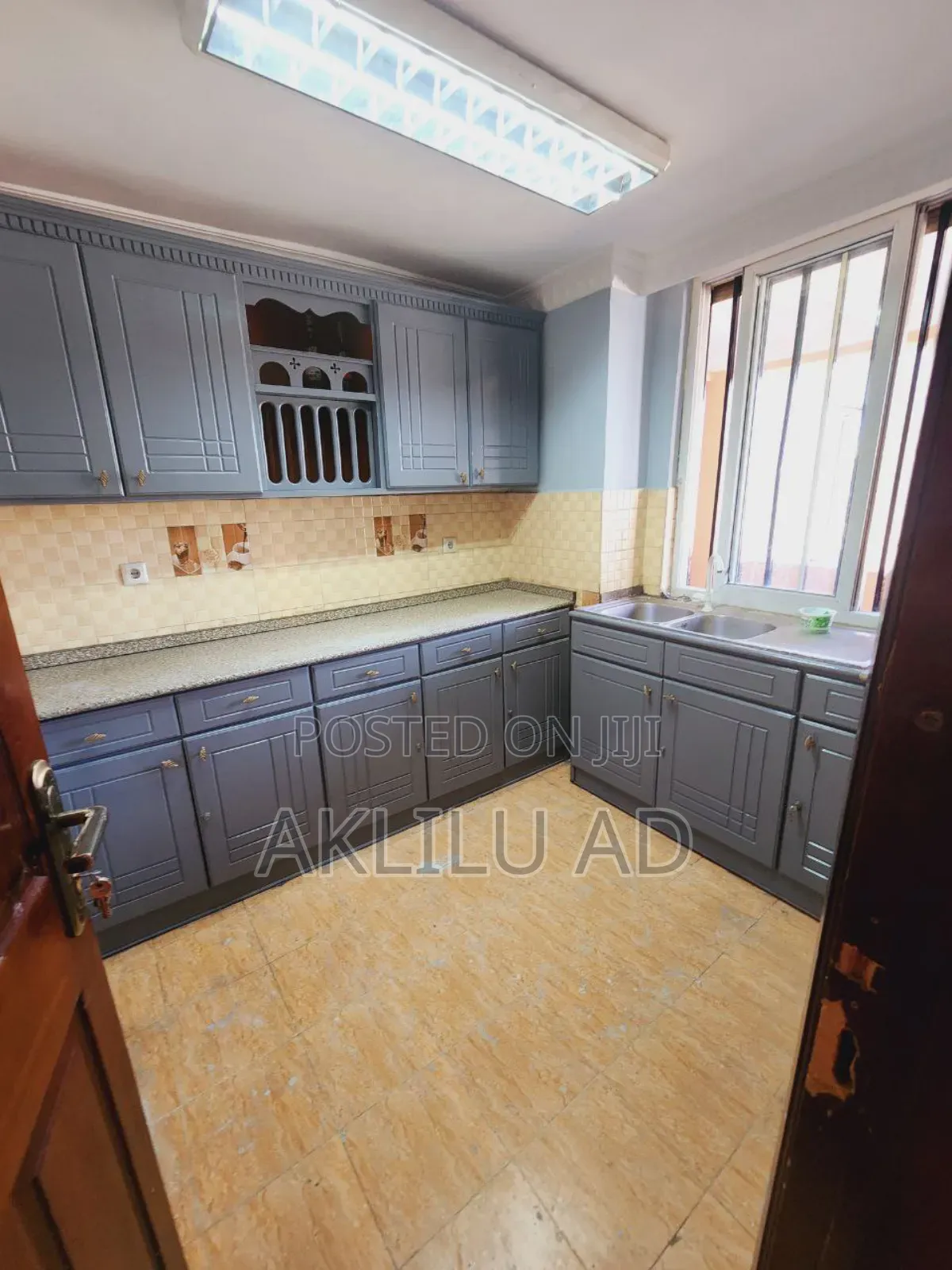 Furnished 3bdrm Condo in 4 ኪሎ, Bole for sale