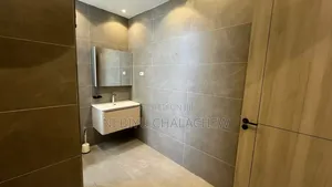 3bdrm Apartment in አዲስ ወልዴ, Kirkos for sale