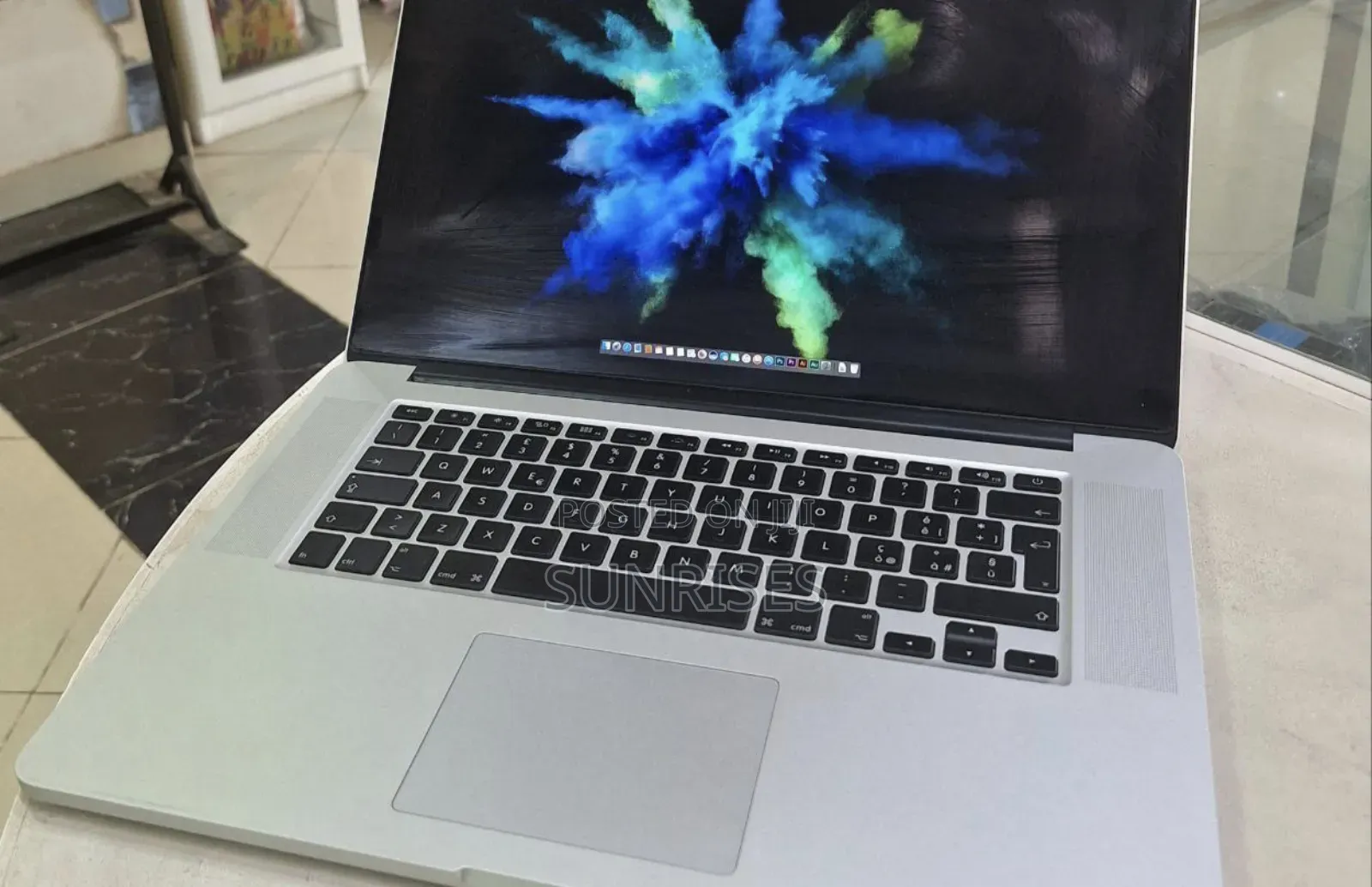 New Laptop Apple MacBook Pro 2015 16GB Intel Core I7 SSD 256GB