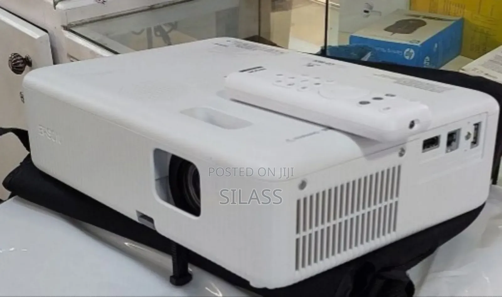 Brand New Epson Projector Co-W01 With Bag and Remote