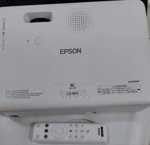 Brand New Epson Projector Co-W01 With Bag and Remote