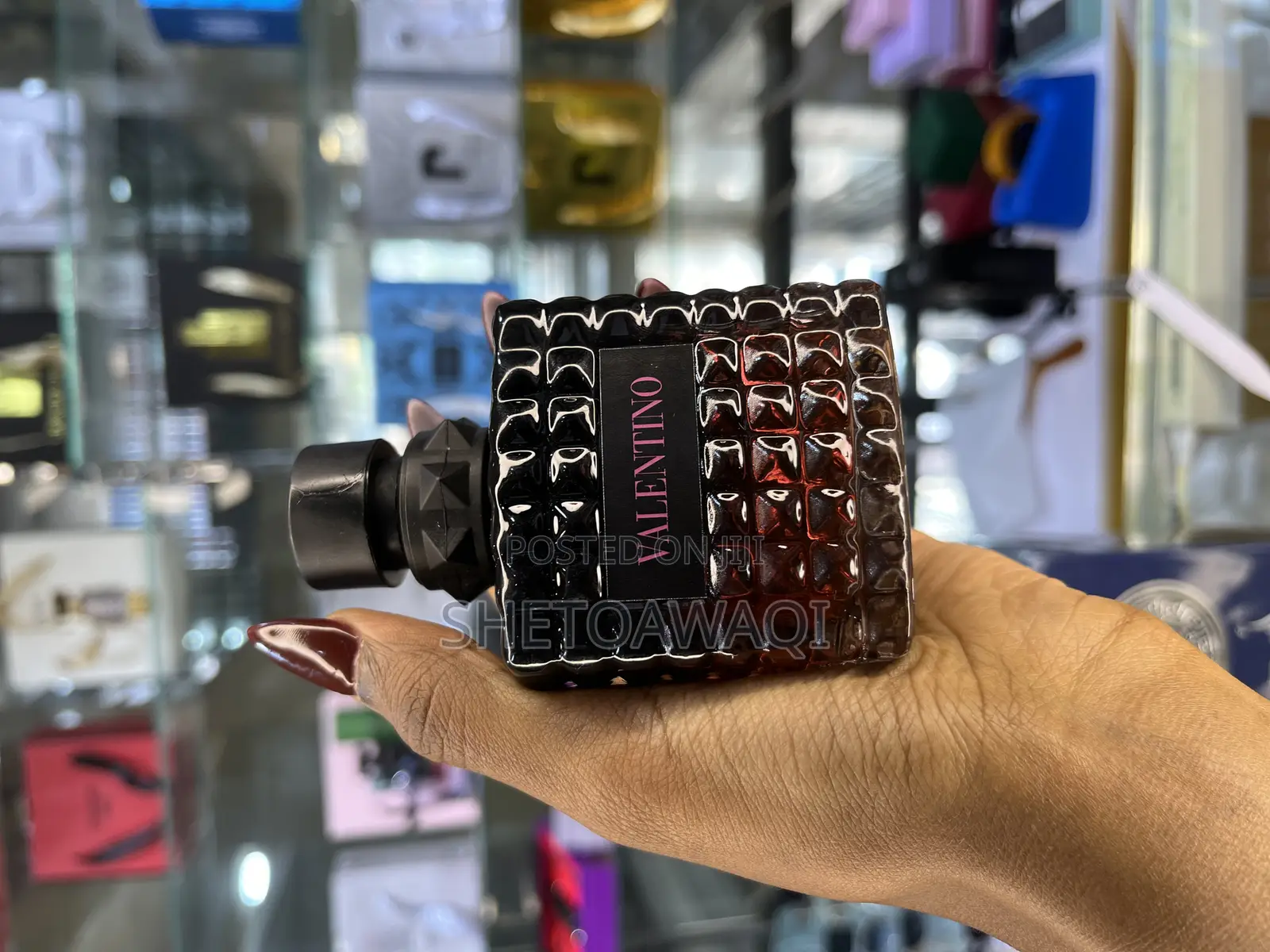 Valentino Donna Born in Roma Intense