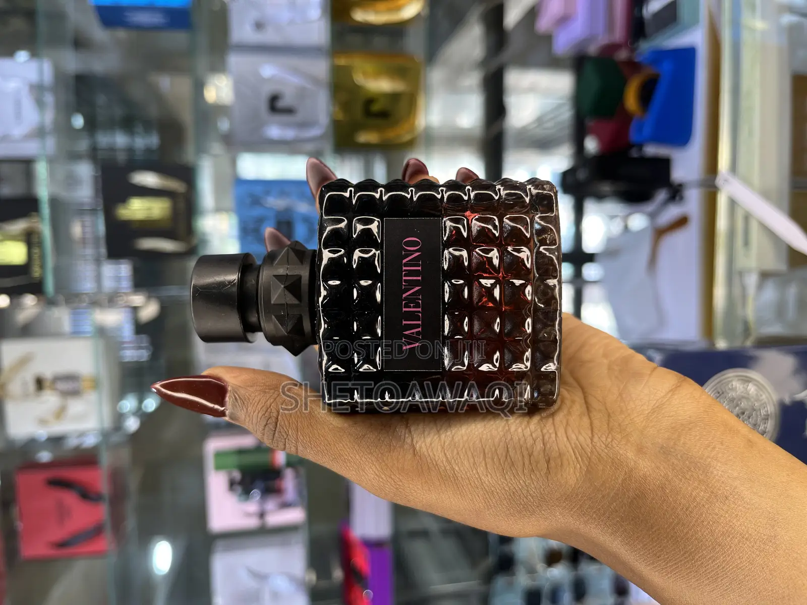 Valentino Donna Born in Roma Intense