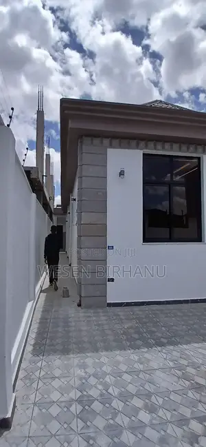 5bdrm Villa in ቪላ ቤት, Addis Ketema for sale