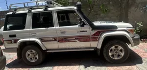 Photo - Toyota Land Cruiser 2019 White