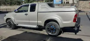 Toyota Hilux 2013 Gray