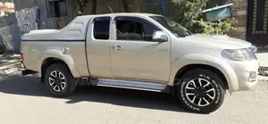 Toyota Hilux 2013 Gray