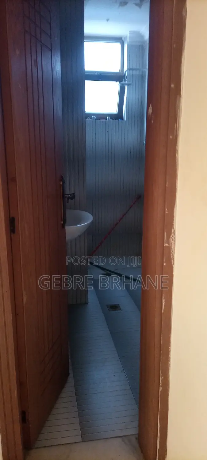 3bdrm Apartment in Apartment, Yeka for rent