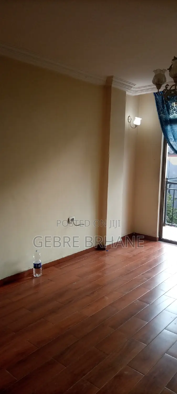5bdrm Apartment in Apartment, Yeka for rent