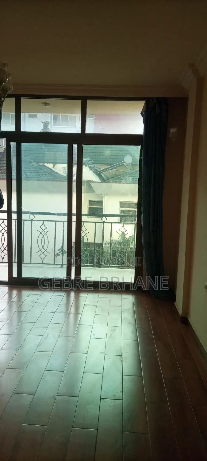 5bdrm Apartment in Apartment, Yeka for rent