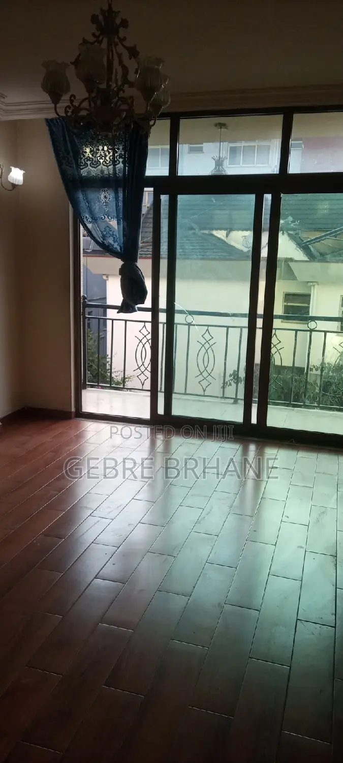 5bdrm Apartment in Apartment, Yeka for rent