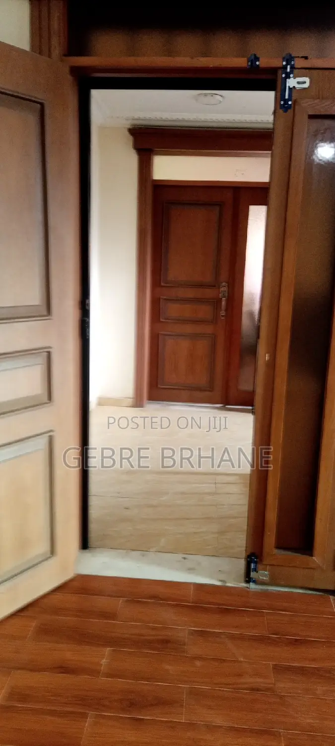 5bdrm Apartment in Apartment, Yeka for rent