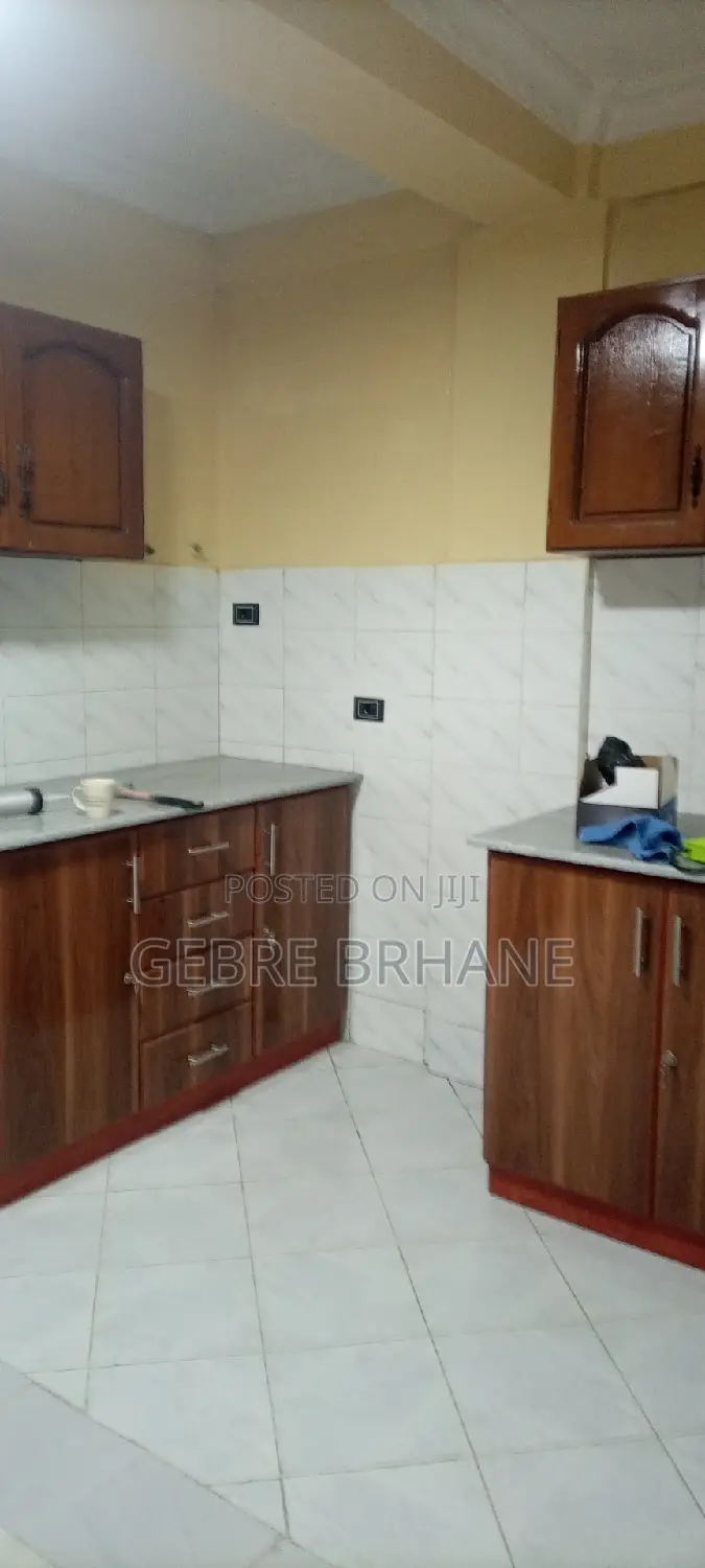 4bdrm Apartment in Apartment, Yeka for rent