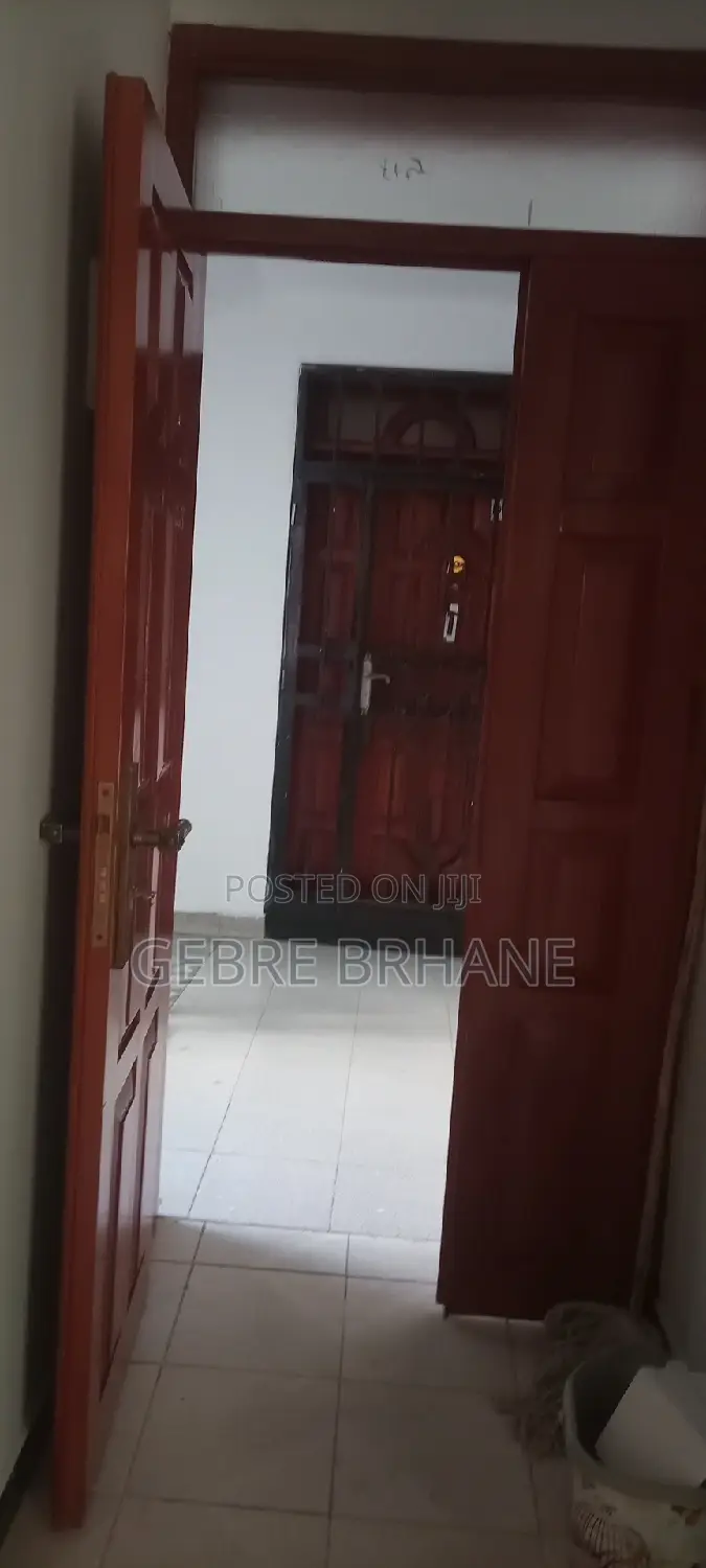 4bdrm Apartment in Apartment, Yeka for rent