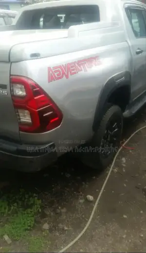Toyota Hilux 2022 Silver