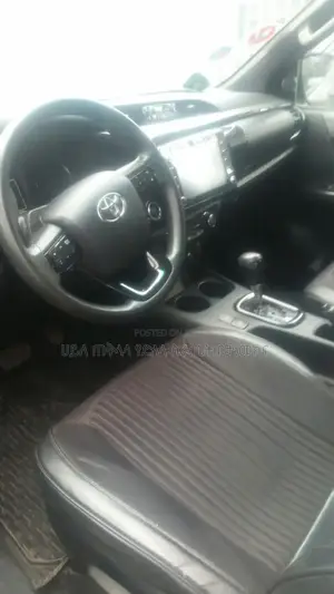 Toyota Hilux 2022 Silver