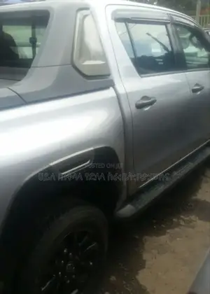 Toyota Hilux 2022 Silver