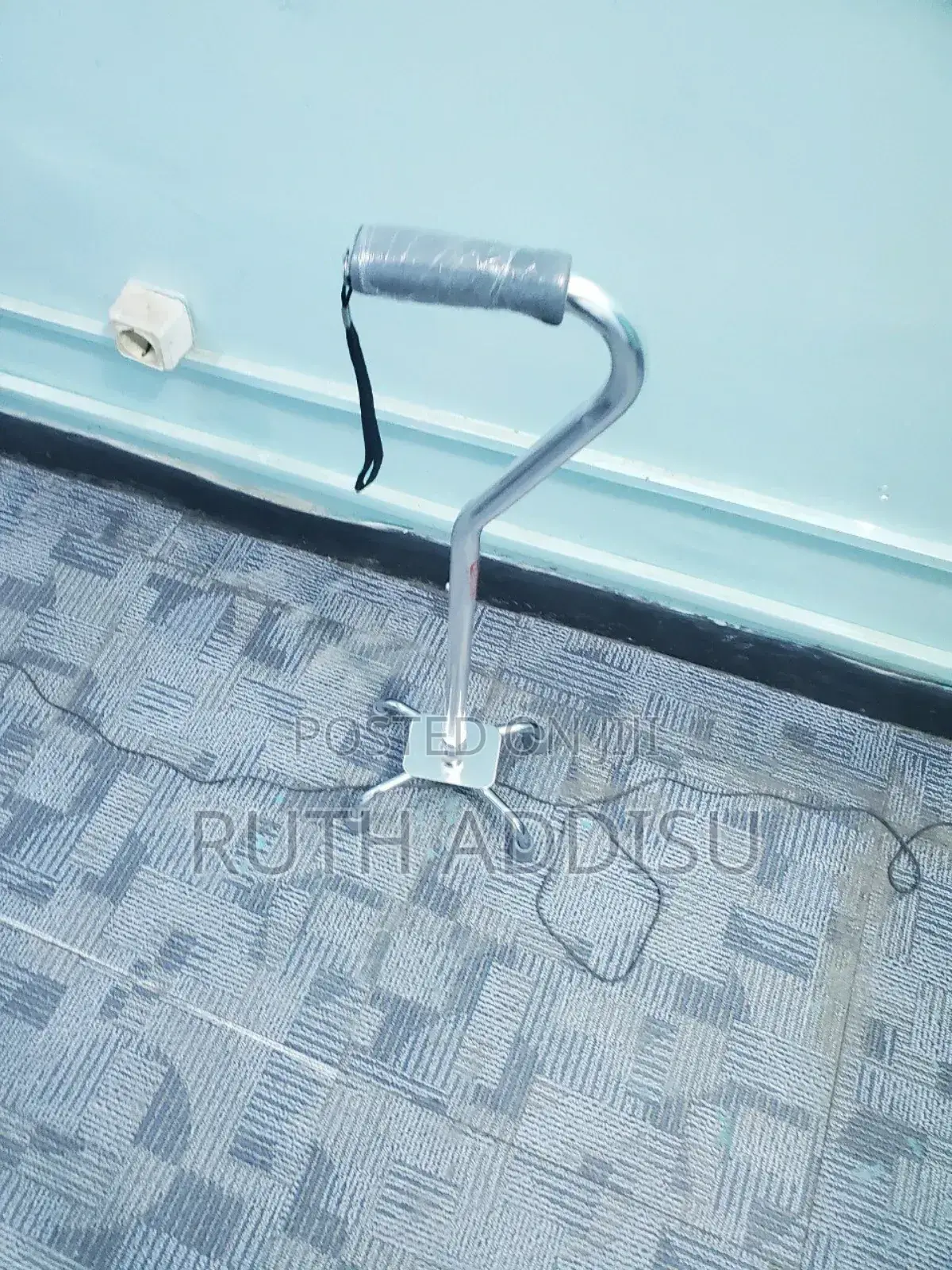 Four Leg Cane ባለ አራት እግር ከዘራ ጠንካራ Almunium Cane የአዋቂ ከወራ