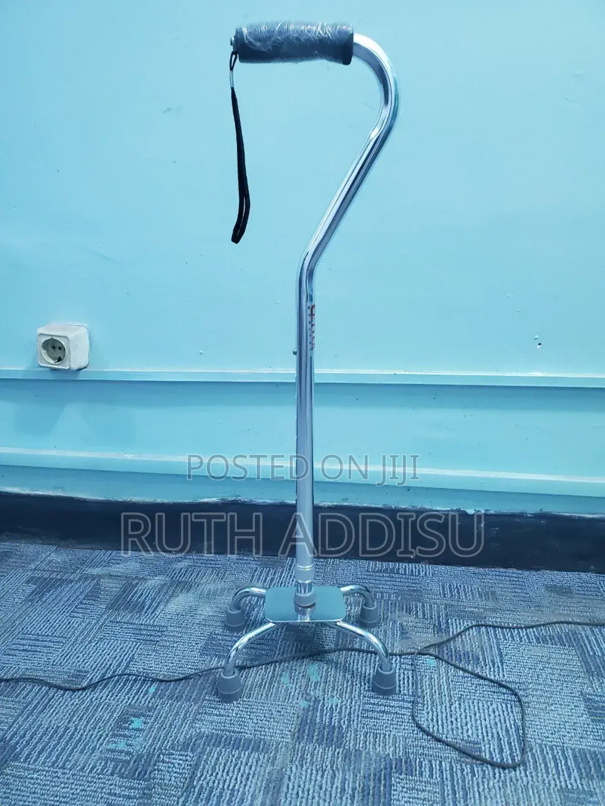 ባለ አራት ባላንስ ያለው ከዘራ Walking Cane With Grace and Balance