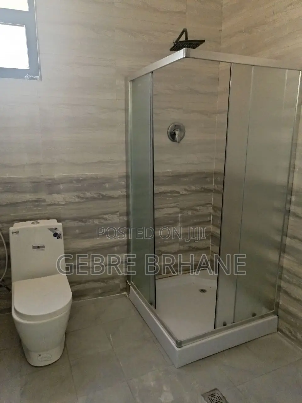 5bdrm Apartment in Apartment, Yeka for rent