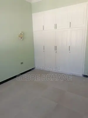 5bdrm Apartment in Apartment, Yeka for rent