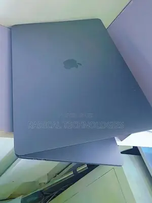 New Laptop Apple MacBook Pro 2017 16GB Intel Core I7 SSD 512GB