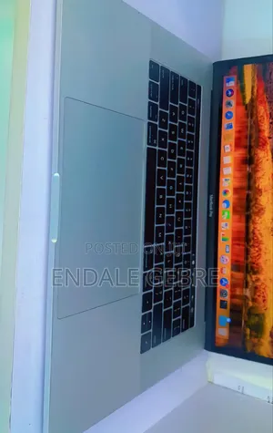 Photo - New Laptop Apple MacBook Pro 2017 16GB Intel Core I7 SSD 256GB