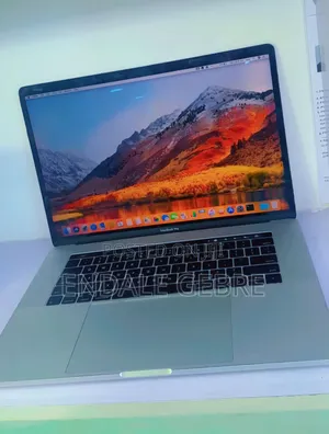 New Laptop Apple MacBook Pro 2017 16GB Intel Core I7 SSD 256GB
