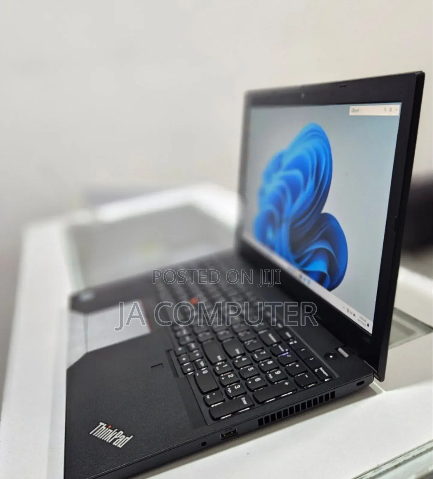 New Laptop Lenovo ThinkPad Yoga 8GB Intel Core I7 SSD 512GB