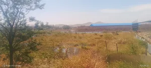 7000 ካሬ ባዶ ቦታ የታጠረ