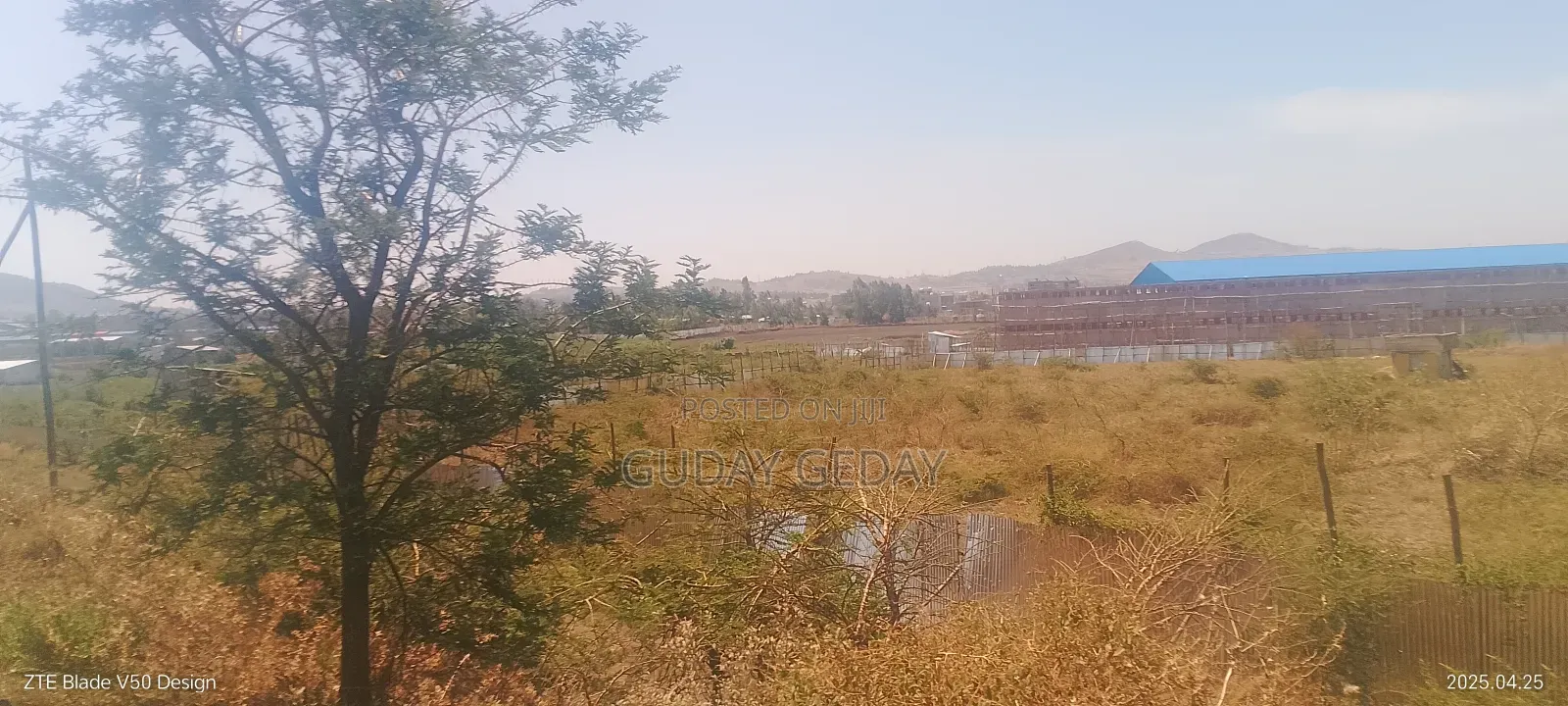 7000 ካሬ ባዶ ቦታ የታጠረ